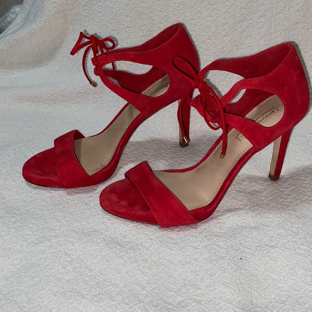 Gorgeous ANTONIO MELANI red Suede Lace-Up Heels | Size 8